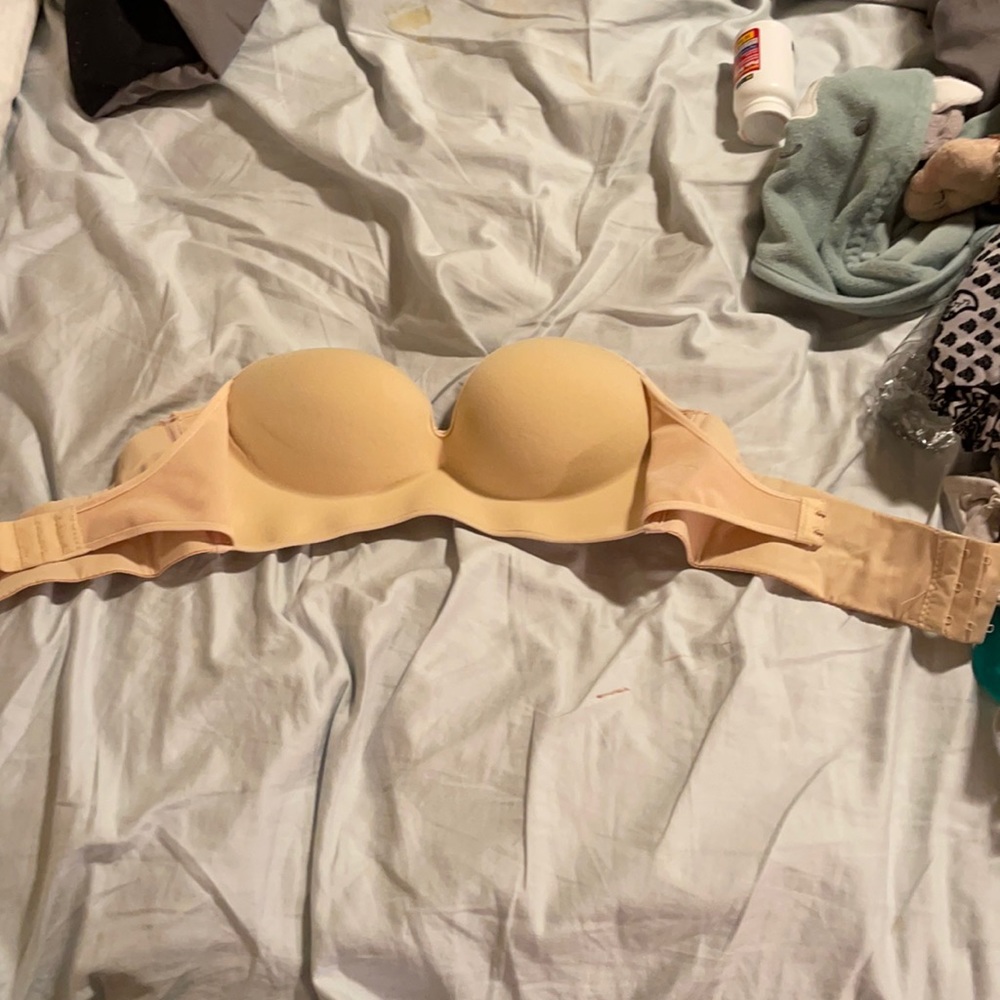 Strapless skin tone bra